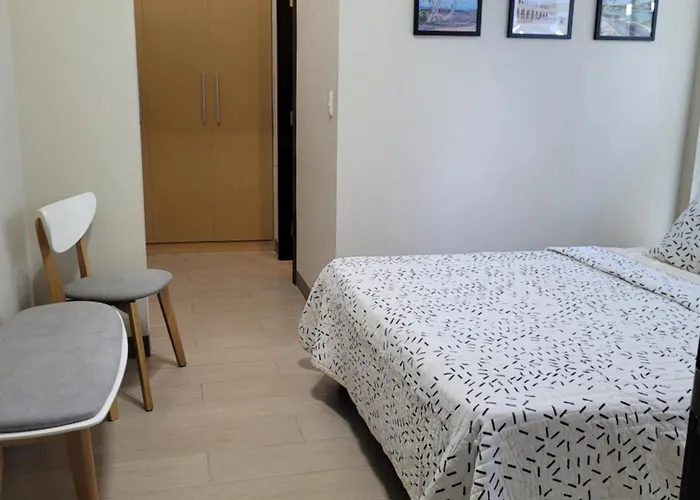 Bgc Uptown Park Tower 1 - 2 Bedroom And 2 Bath Aparthotel