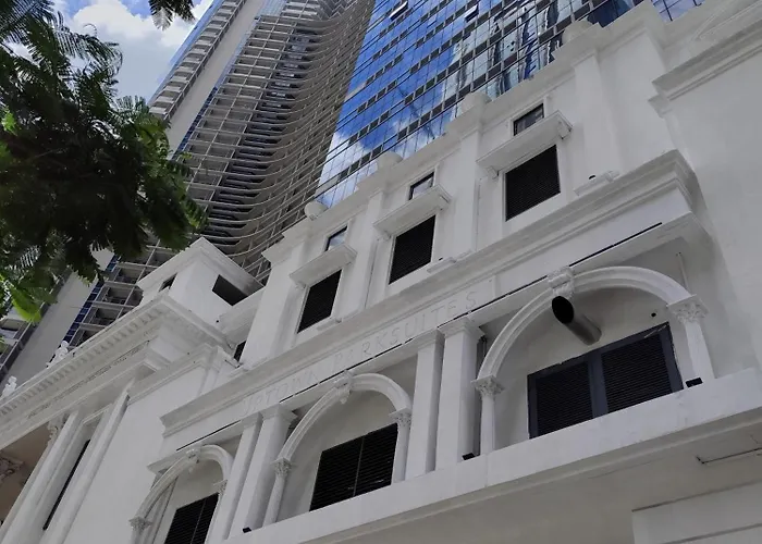 Bgc Uptown Park Tower 1 - 2 Bedroom And 2 Bath Aparthotel Manila
